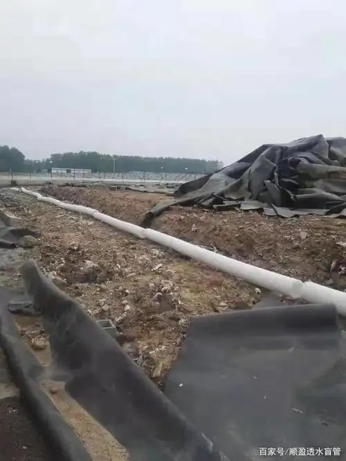 塑料盲沟施工工序及工艺流程盲沟施工工序流程:平整场地测量放样沟槽