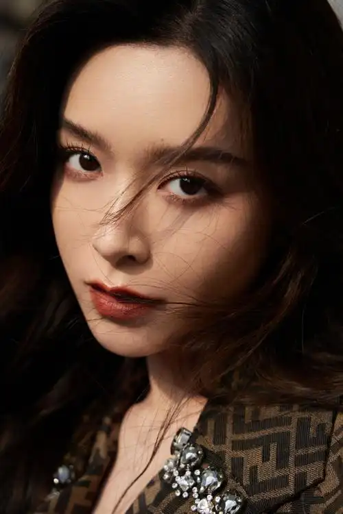 文咏珊超话随心漫步,复古惬意,一起感受冬日阳光~@janiceman文咏珊受