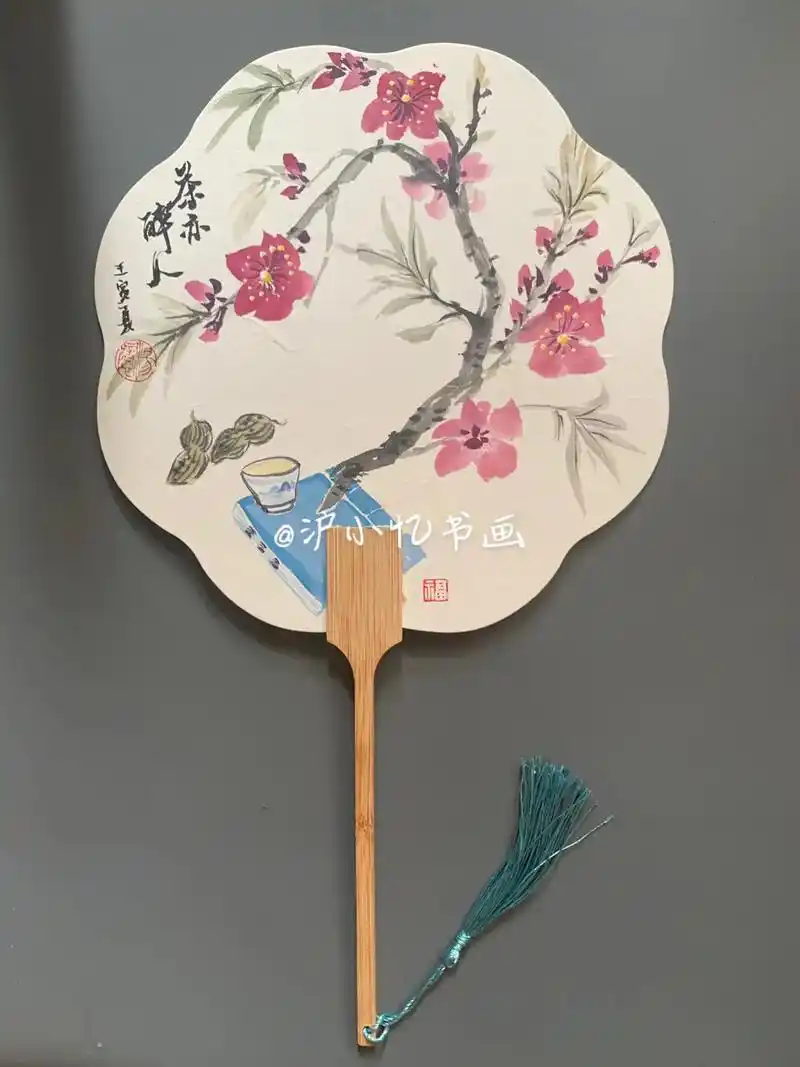 国画团扇茶亦醉人
