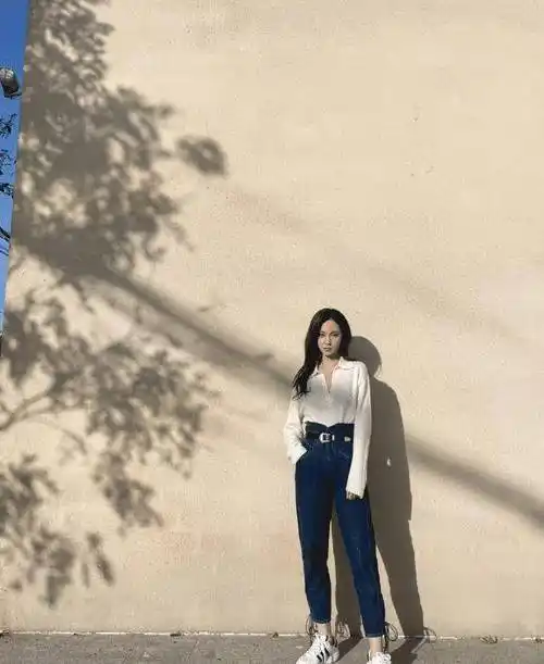 原创沈梦辰的直角跪火了双腿挤不出一丝赘肉体重过百模仿不来