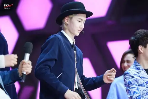 uniq 王一博 帅萌 高冷白牡丹 小王子 1997年8月5日出生于中国河南