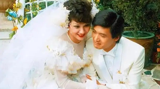 回顾导演尔冬升抛弃张曼玉与妻子约定丁克却和别人偷偷生子