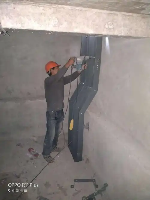 风和苑   2#楼竖井桥架连接