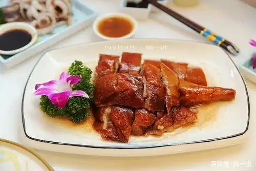 港式餐厅,烧鹅,凤爪,虾饺必点,焗鱼头,牛河,凉瓜更爱