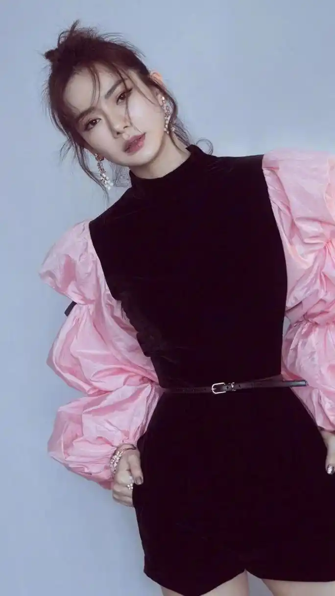 戚薇—霸气姐的邪魅眼神你挡得住吗!