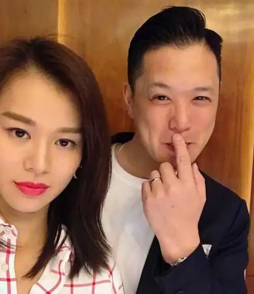 胡杏儿带老公为闺蜜胡定欣庆生 夫妻二人同框甜蜜满分!