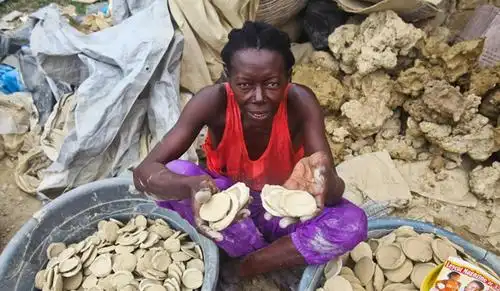 非洲人宁愿"吃土",也不愿吃海鲜?事情真相在这里