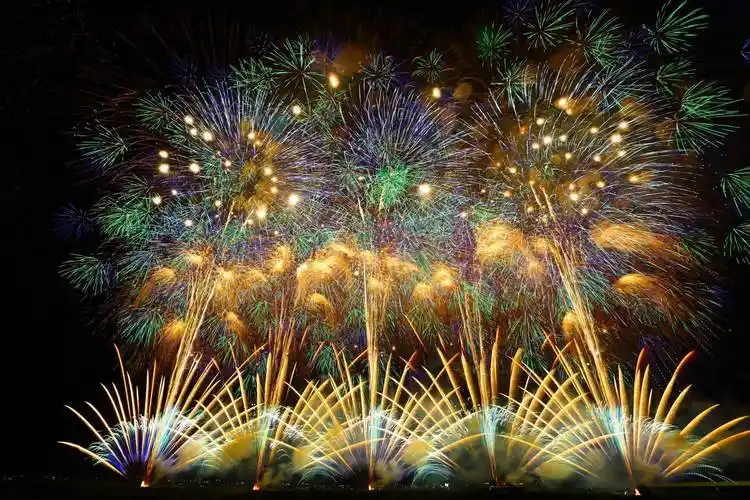 在新潟県长冈市举办的「长冈祭典大烟花大会」作为夏日祭的重要一环