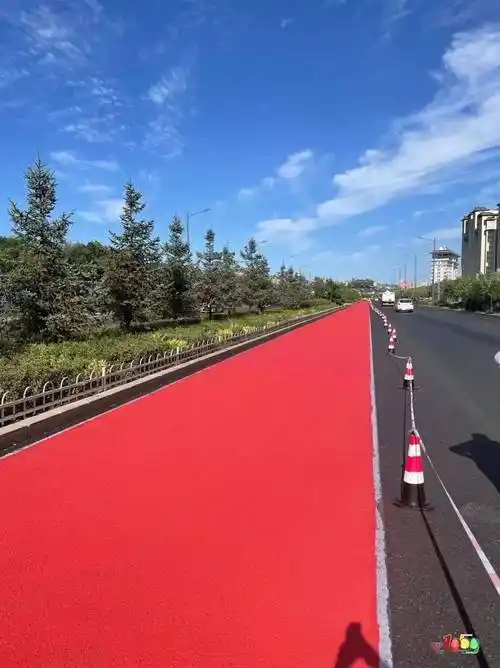 延吉快速公交专用行车道亮相_延边_红色_路面