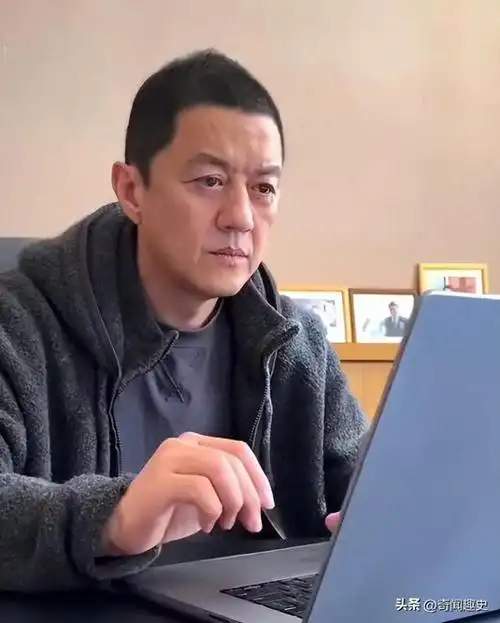 网友曝李亚鹏拖欠工资!只要提到钱,李亚鹏就选择性失明,不回复