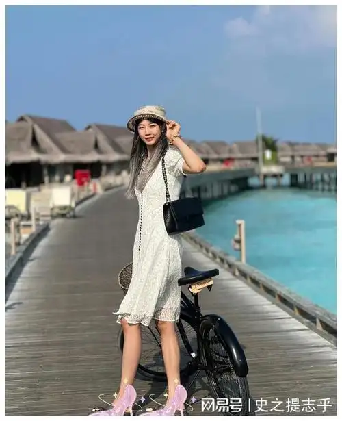 袁心玥情人节自行车照,白裙淑女魅力尽显,球场之外的芳华|蔡斌|奥运会