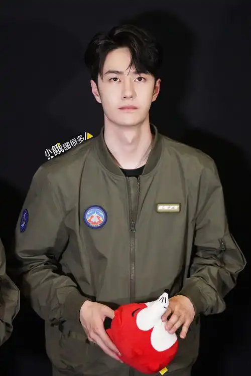 王一博解读雷宇扎小辫##王子宸说王一博片场健身最积极