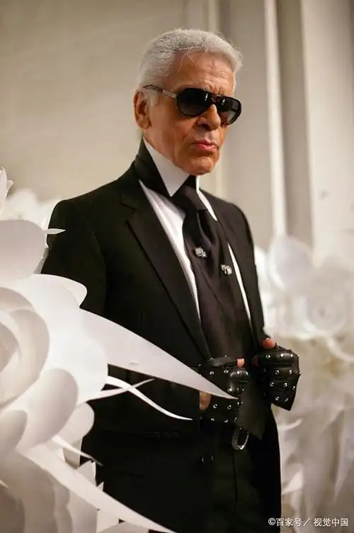 上帝带走了香奈儿"老佛爷",但是他留下的是永恒的经典.