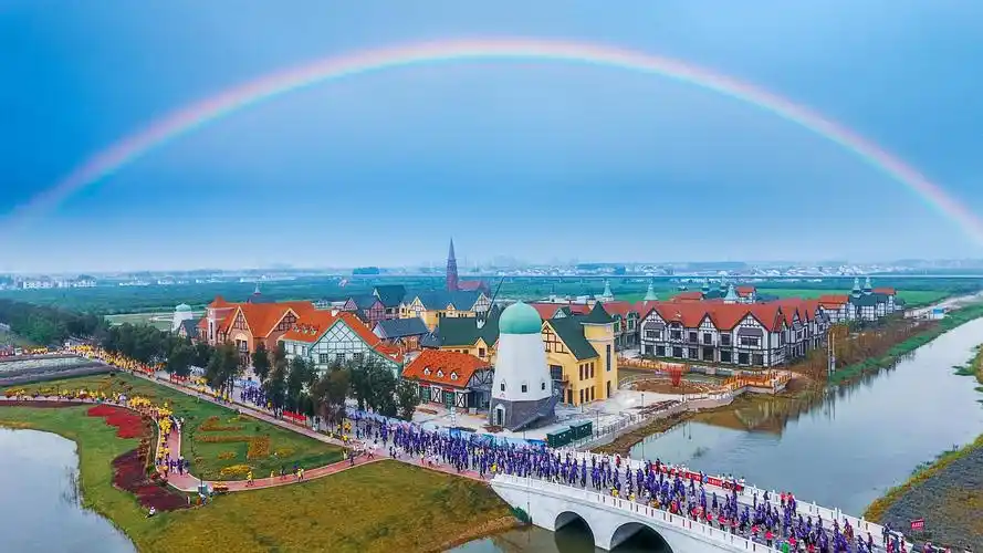 开山岛景区为国家aaa级旅游景区,距离灌云县燕尾港12海里,苏北沿海