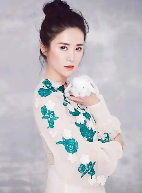 和章子怡是同学,出道多年零绯闻,不争不抢一直当配角,一股清流_张彤