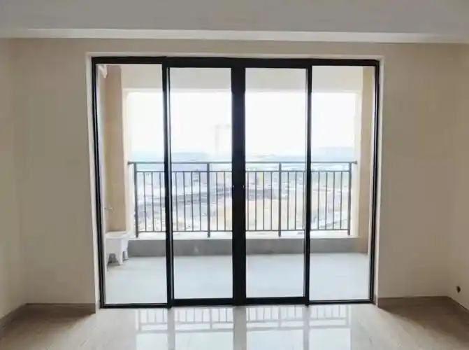 客厅和阳台之间要不要玻璃门?有什么优缺点,我想说说自己的感受