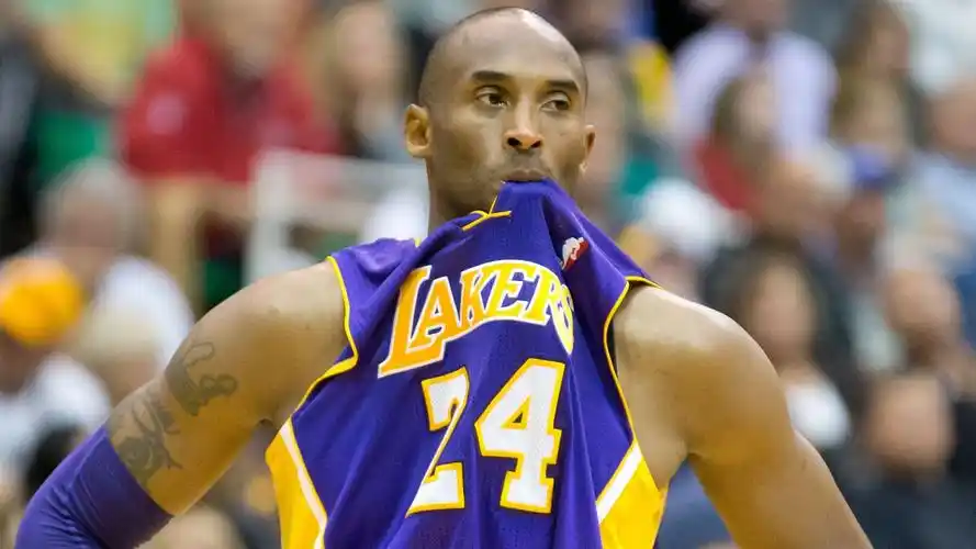 当科比开始咬球衣我就知道湖人这球肯定稳了