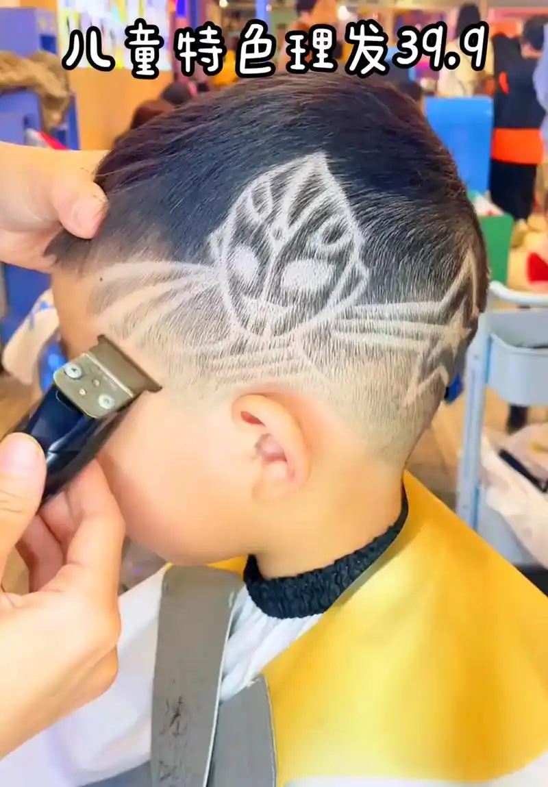 儿童发型雕刻 #儿童理发 #潮酷男孩 #让孩 - 抖音