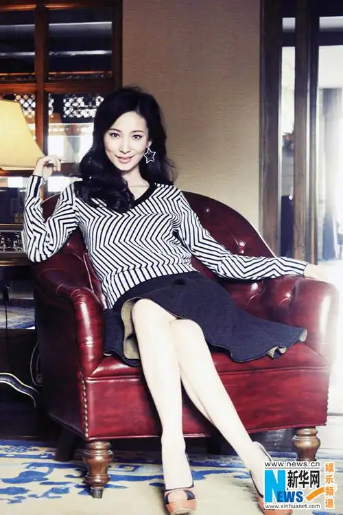 徐筠杂志时装大片曝光 演绎黑白灰惊艳法则(图)