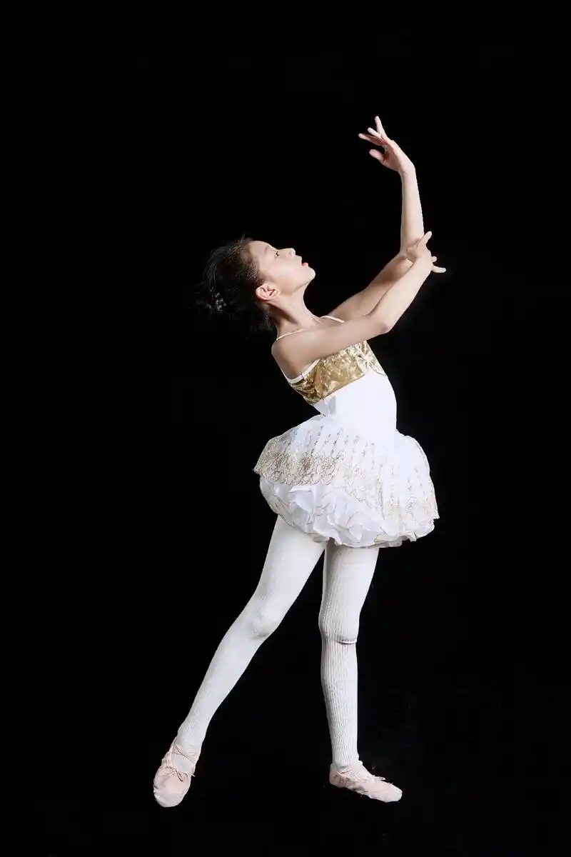 我家舞蹈生写真!世间所有的爱,都需要你踮起脚尖努力争取 然后 - 抖音