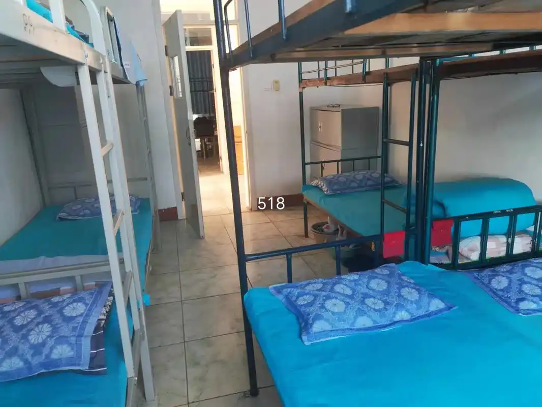 开学了都住宿,全县人民都在吐槽一中的宿舍,我们虽然简陋但干净 - 抖