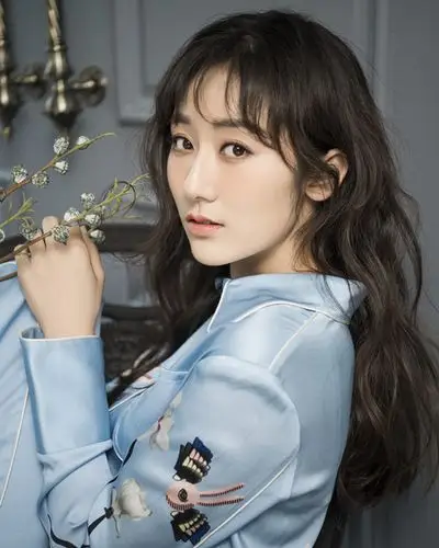 蒋方婷慵懒率性写真曝光灿然笑容似阳光