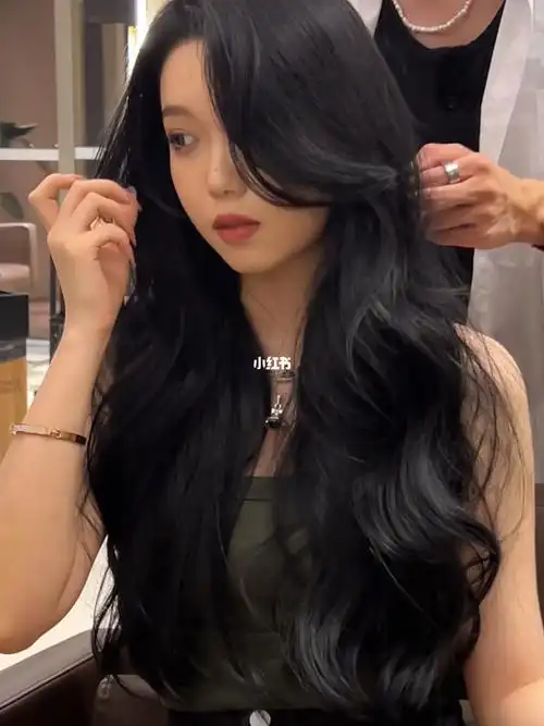 妹子,方脸妹子一定要大胆尝试,真的是特别显脸小#烫发  #女士发型参考