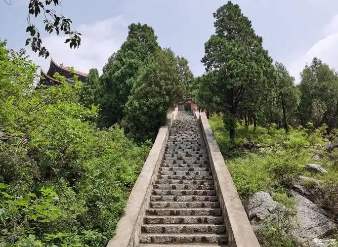 通明山上的义净寺