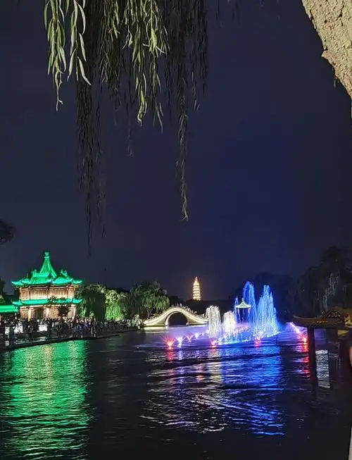 🌙 扬州夜游:瘦西湖的诗意邂逅 🎶