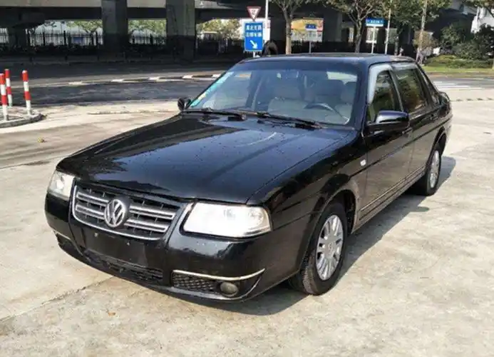 桑塔纳库存车如山堆积销售7年时间了14万开回家