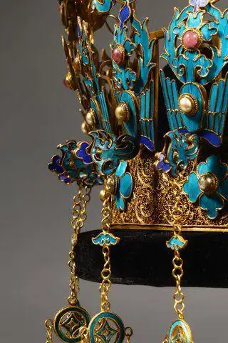 明代银鎏金累丝嵌宝点翠龙凤纹凤冠