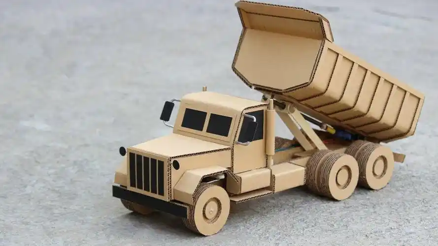 用纸板diy自卸卡车,玩起来超过瘾,看看他是怎么做的