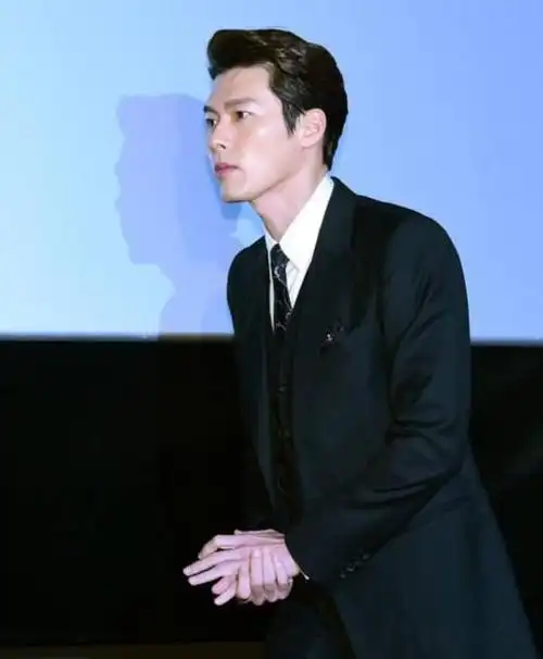 穿上西装的玄彬一秒变男神满满的禁欲风你喜欢吗