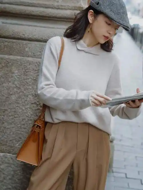 女生博主的穿搭指南毛衣搭配卡其色直筒裤高级洋气简约优雅