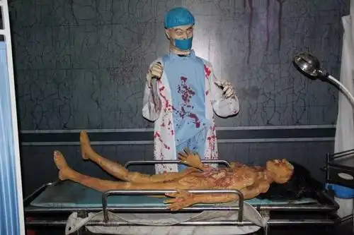 超恐怖真人鬼屋惊现世博园,全程惊叫2小时,一米八壮汉都怂了!