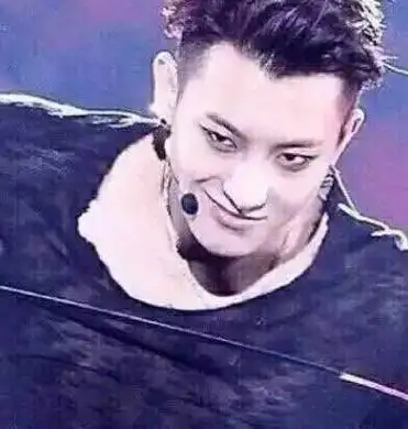 黄晓明的邪魅一笑够辣眼看到他时我吓哭了