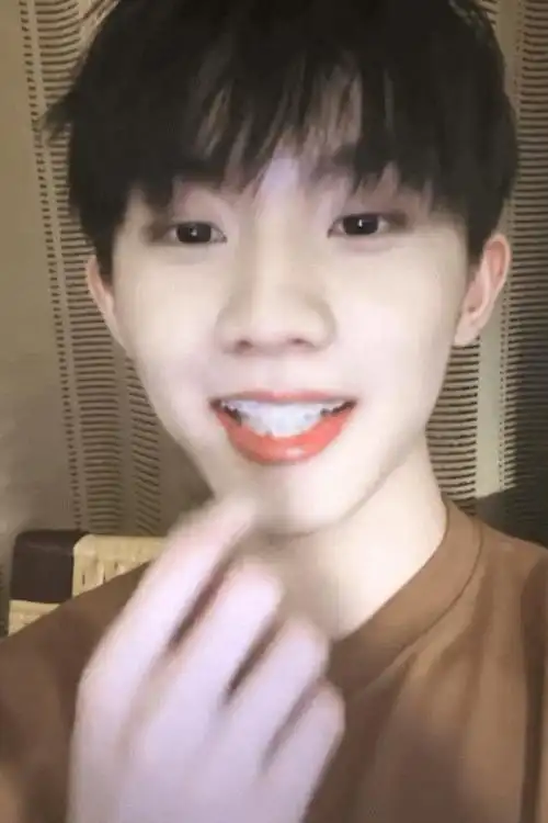 马嘉祺虎牙没了!牙套戴半年,限定"小钢牙"军训后摘掉