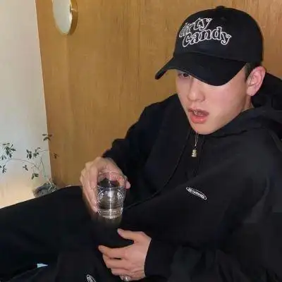 个性男生图片超拽霸气头像 帅气高冷男生真人微信头像图片_男生头像