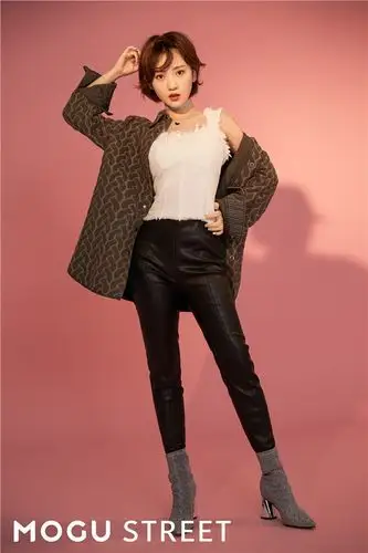 孙艺宁蘑菇街写真曝光简单时尚解锁秋日新穿搭