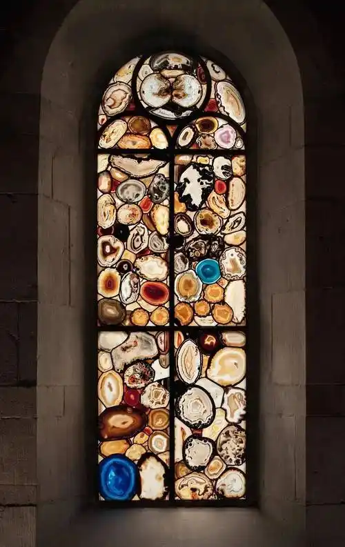 世界上最美的彩色玻璃花窗,每一扇都藏着一段经典历史_教堂_高迪_窗户