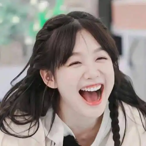 徐梦洁因这事冲上热搜,半夜回应:天冷有点笑僵了_管理_笑容_表情