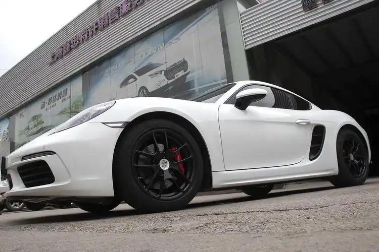 白色车轮毂改电镀黑好看还是烤漆黑好看呢