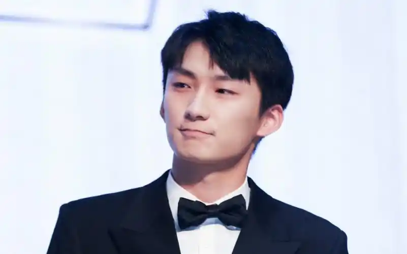 张一铎一三年到现在的照片合集,爱情公寓五中饰演赵海棠!