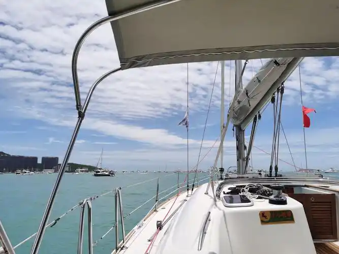 鸿洲国际游艇会出海体验