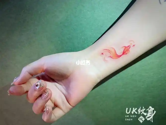 小臂纹身小清新纹身锦鲤纹身