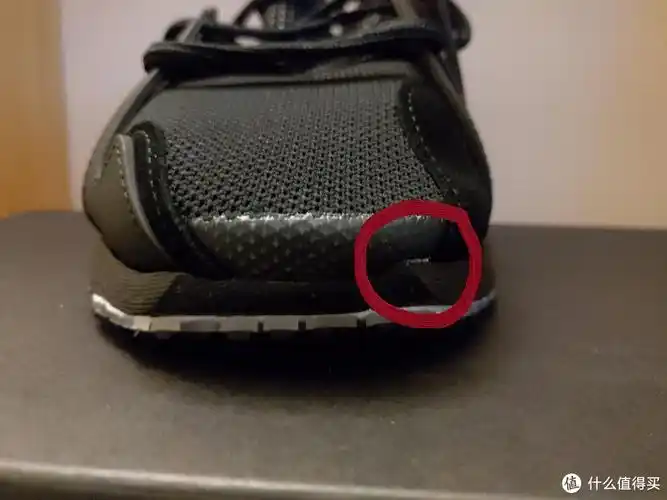 吹毛求疵的话,全鞋唯一一处溢胶.