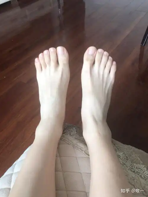 女孩子到底什么样的脚才好看