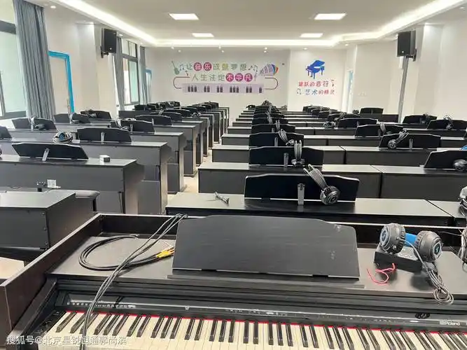 钢琴教学中教师和学生互动的载体-数字化音乐教室与电钢琴教室