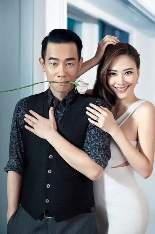 在娱乐圈有很多男明星比较怕老婆,比如说陈小春,大家都知道应采儿是出