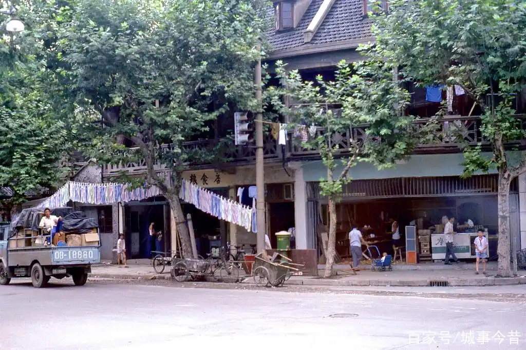 记忆中的70年代:老照片带你穿越到1979年的上海